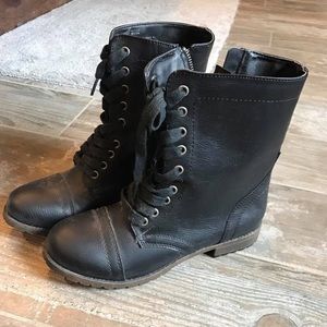 Combat boots